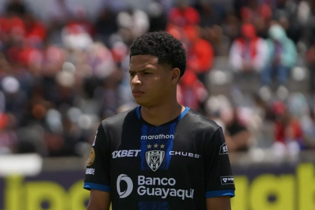 Se acabó el sueño: Patrik Mercado sufre rotura de ligamento cruzado y se pierde el Mundial